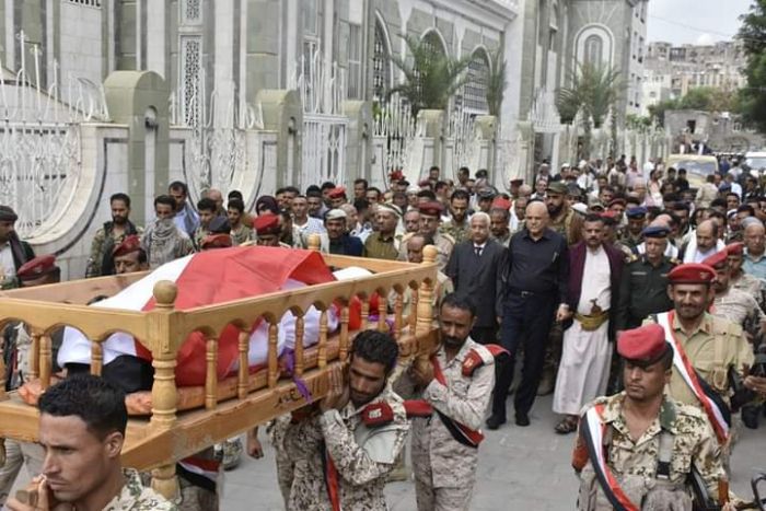 تعز.. وداع مهيب لشهيد الواجب الرائد عدنان المحيا