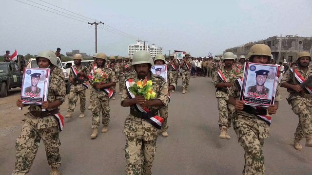 المخا.. تشييع مهيب لجثمان بطل الأمن الشهيد جابر الشامي