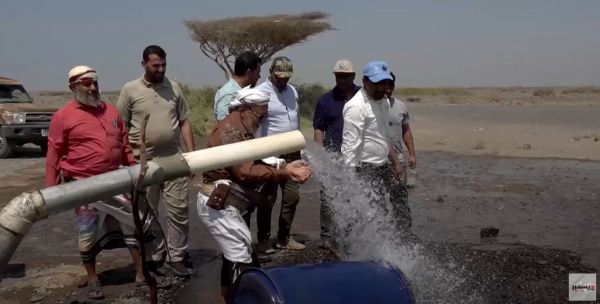 بدعم العميد طارق صالح.. استكمال المرحلة الأولى من مشروع مياه الكدحة في ذو باب المندب