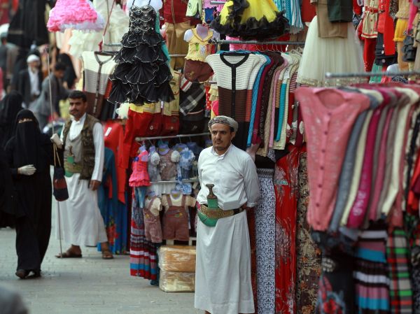 بعد أن حولوه إلى كابوس.. الحوثيون يسرقون ابتسامة العيد من شفاه اليمنيين