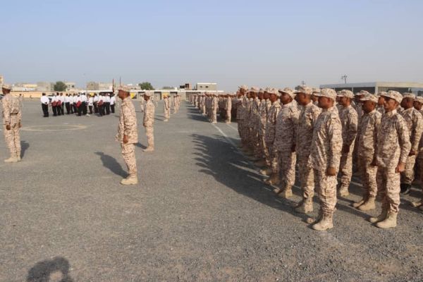 عدن.. وزير الدفاع يدشن العام الدراسي والتدريبي للدفعة 52 كلية حربية